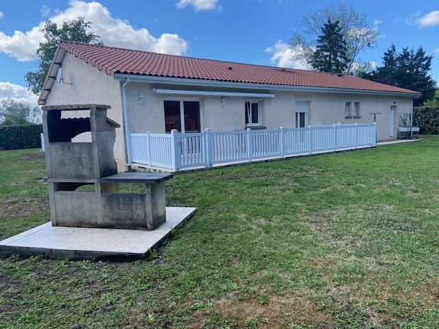 Très belle maison de plain pied de 2005 avec garage et carport sur terrain de 1500 M2