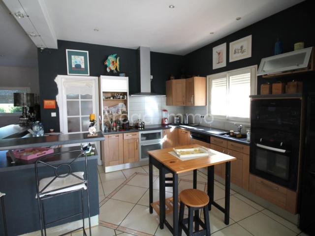 Très belle maison de plain pied, trois chambres, piscine, ga. 162m² Lougratte