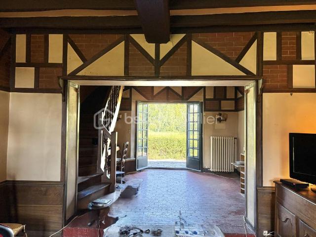 Très belle maison du début du 20ème siècle avec ses 5 chambres, le tout sur une parcelle entièrement constructible !