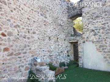 Très Belle Maison en pierres dominant la Vallée de l'Eyrieux avec une vue splendide. 3 chambres, un grand séjour et une piscine