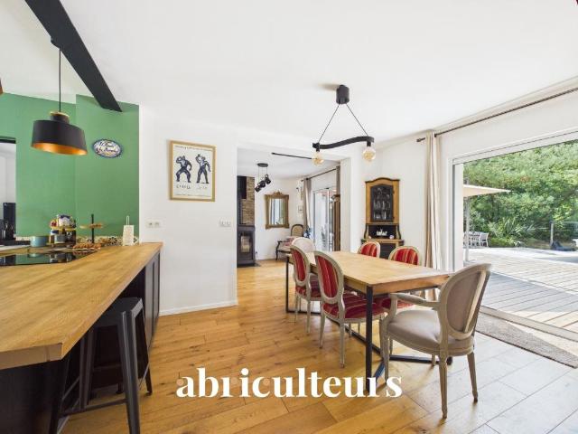 Très belle maison familiale avec un grand jardin, terrasse a. 179m² Sautron