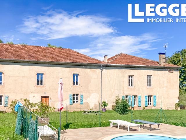 Très belle maison familiale avec vue époustouflante, piscine et chambres d’hôtes, à 5 min de Cordes sur Ciel