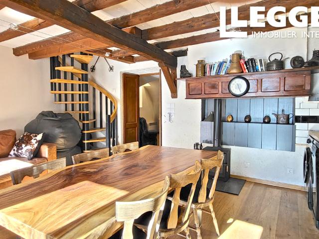 Authentique maison du village avec jardin privé, terrasse ensoleillée excellent rendement locatif
