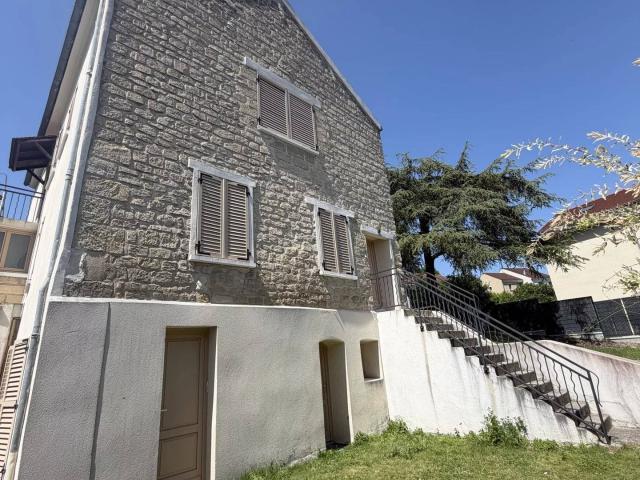 Très belle maison située au centre du vieux de Carrières sur Seine