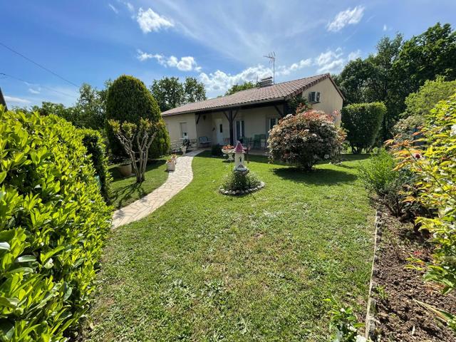 Très belle maison située sur les hauteurs de Monsempron Libo. 123m² Monsempron Libos
