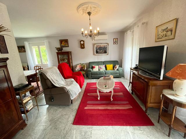 Très belle maison située sur les hauteurs de Monsempron Libos