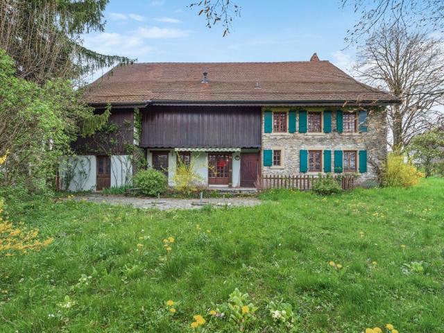 Très belle ferme vaudoise de 6.5 pièces avec grange et grand terrain !