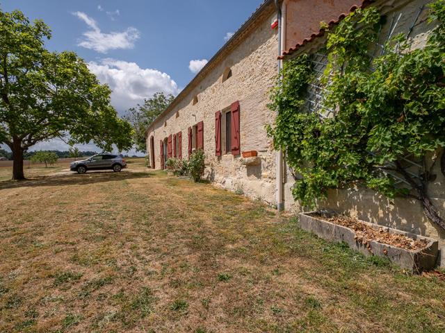 Tres Belle Longere Dans Son Environnement Paisible 218m² Fieux