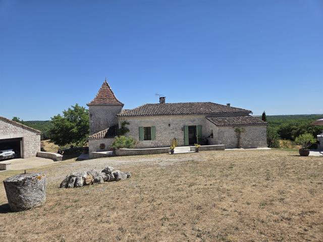 Très belle propriété à vendre dans le sud du Lot sur les hau. 168m² Montcuq en Quercy Blanc