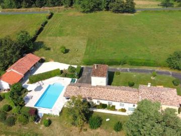 Très belle propriété à vendre, de plain pied, belle piscine. 148m² Gourdon