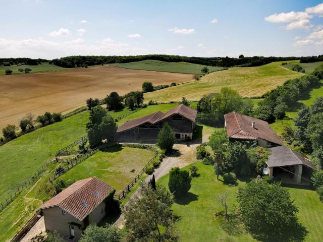 Très belle propriété au calme avec vues magnifiques, 2 maiso. 407m² Montesquiou