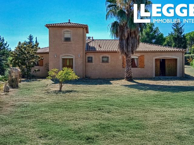 TRES BELLE VILLA 4 chambres AVEC PISCINE SUR 2900m² de terrain arboré