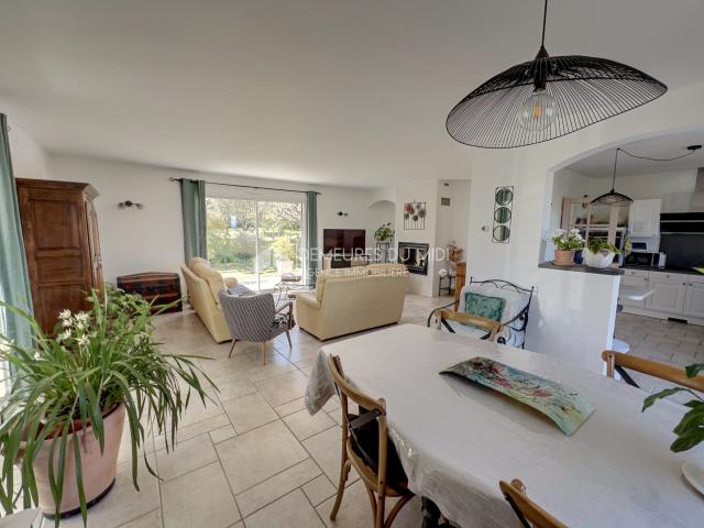 Très belle villa de 136 m2 habitables et annexes sur un terrain de 2.522 m2