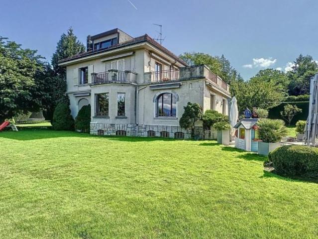 Très belle villa Individuelle de 7 pièces avec Vue Lac à Cologny