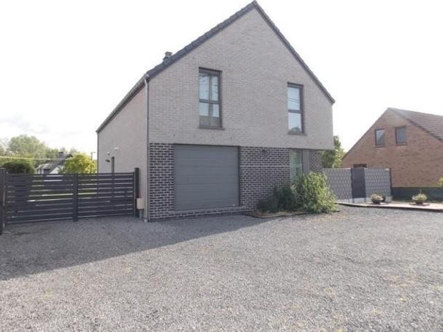 Très belle villa 4CH. avec jardin, garage & empl. de parking