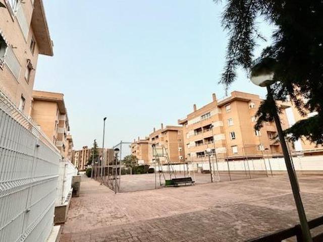 Tres Culturas.Piso bajo con patio, con 2 habitaciones y 1 baño