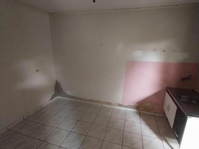 Três casas no mesmo quintal Terreno de 350m² Casa l 3 dormitórios Sala Cozinha Banheiro social