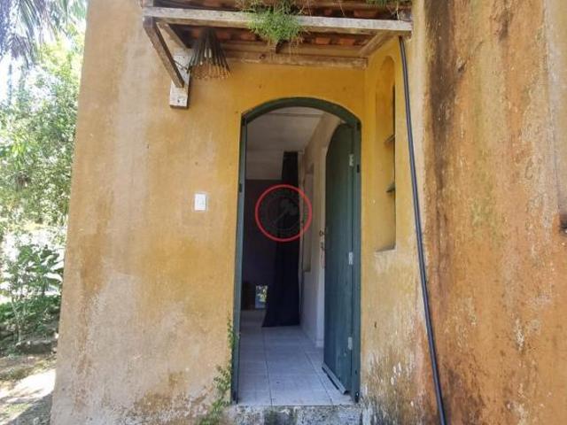 TRES CASAS EM UM TERRENO DE 700 MT COM ACESSO PARA O RIO. ENTRADA CONJUNTA PARA GARAGEM, PELA RUA