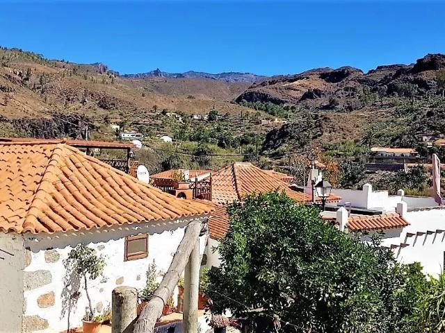 TRES CASAS RÚSTICA en UNA, con dos TERRAZAS y un TERRENO de CULTIVO Apta para VIVIR o para VV Alquiler vacacional