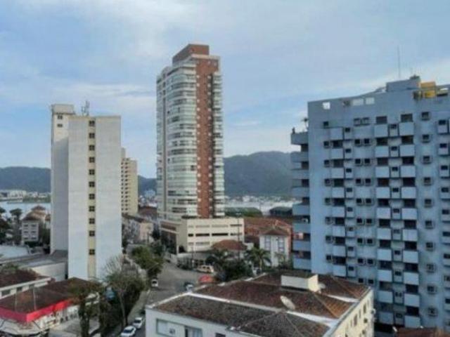 Três dormitorios amplo completo, varanda na sala. Duas vagas