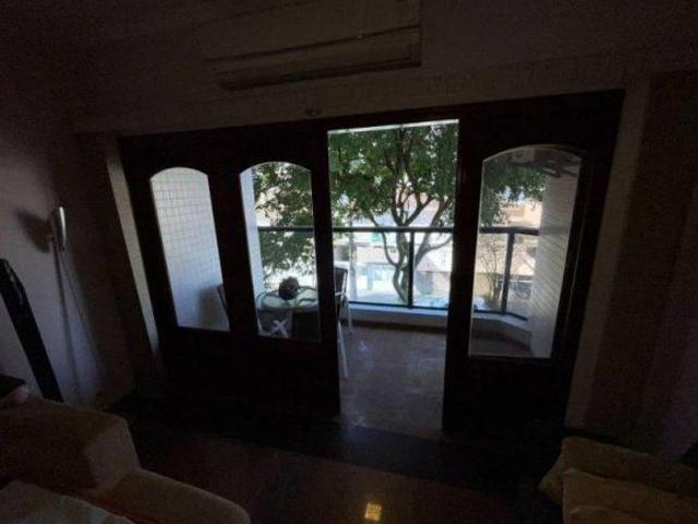 Três dormitórios com dependência 187 m2. Sala grande em L. D