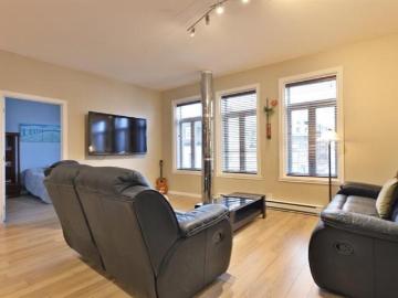 Très grand appartement à Lévis, 3 chambres à coucher, 2 salles de bain, une salle d'eau et une terrasse commune au toit