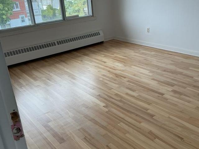 Tres Grand Appartement De 5 1/2
