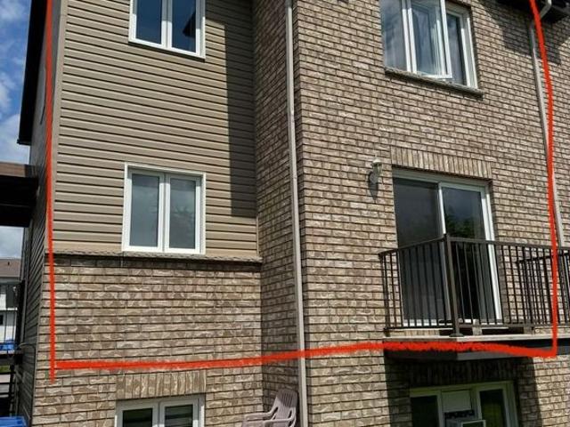 Très Grand 3 Chambres Sur 2 étages 2 SDB