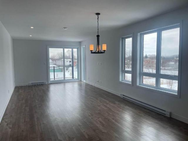 Très grand 4 ½ haut de gamme à louer – Construction récente – Immeuble 55 ans et plus