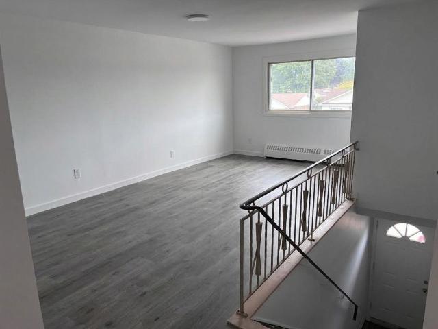TRÈS GRAND 5½ ENTIÈREMENT RÉNOVÉ À LAVAL
