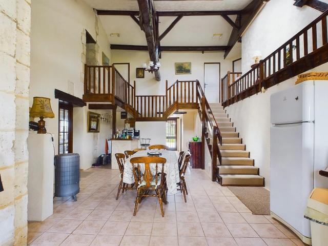 Très grande maison avec potentiel de gîte supplémentaire/ter. 400m² Saint Vincent de Connezac