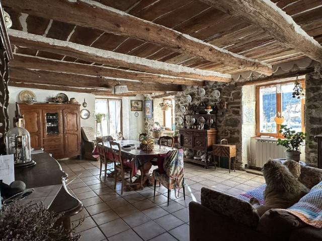 Très grande maison de 342 m2 sur terrain de 1440m2 à vendre
