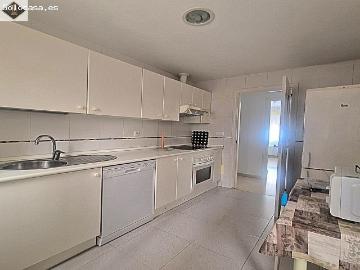 Tres habitaciones para estudiantes en un piso de cuatro dormitorios