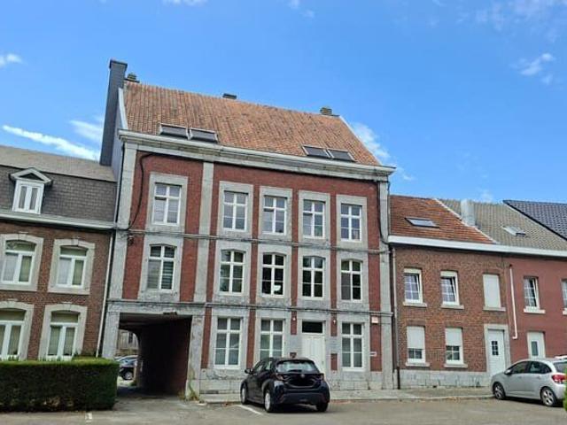 Très joli appartement de 2 chambres à coucher, avec garage