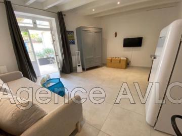 Très joli studio moderne, très agréable, loué meublé en bail d