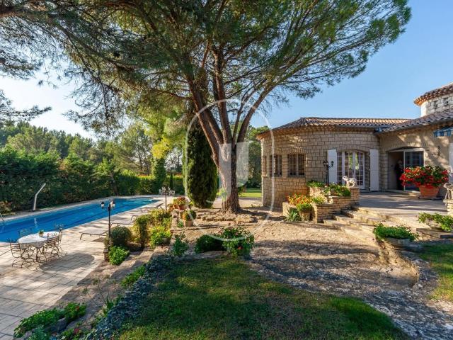 Très jolie maison à vendre avec oliveraies et vue dégagée da. 200m² Plan d'Orgon