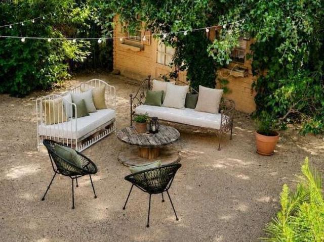 Très jolie villa de plain pied avec jardin et piscine