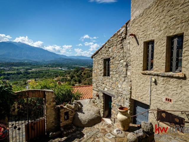 Tres rare jolie Maison de village 4 faces terrain de 3000m²