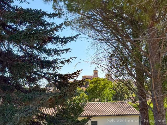 Tresque, entre Avignon et Uzes, maison comprenant deux logem. 172m² Tresques