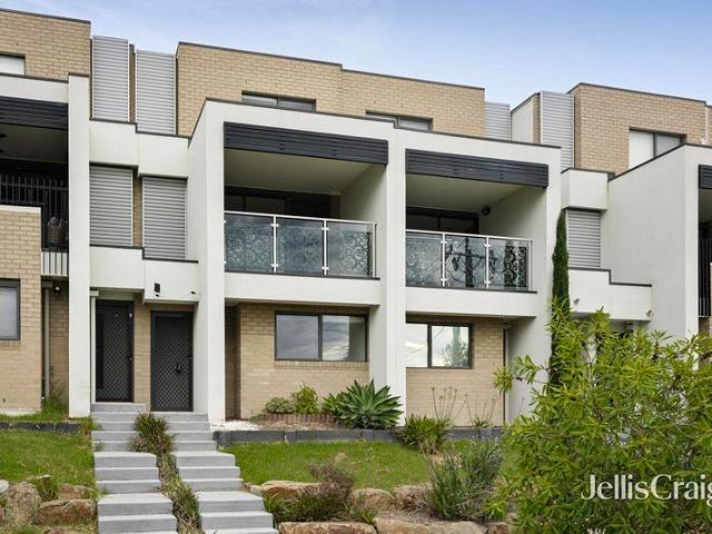 Tri level contemporary haven in exceptional lifestyle location