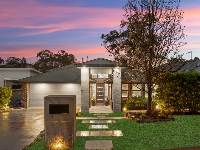 Tri Level Family Haven Moments from Riverside Oaks Golf