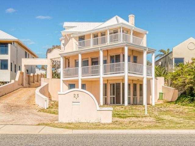 Tri level Family Residence with Stunning Swan River View