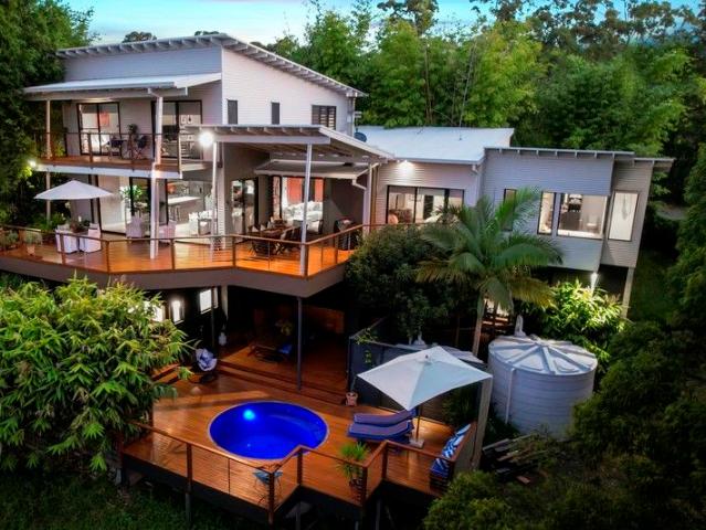Expansive Living With Stunning Skyline Views!