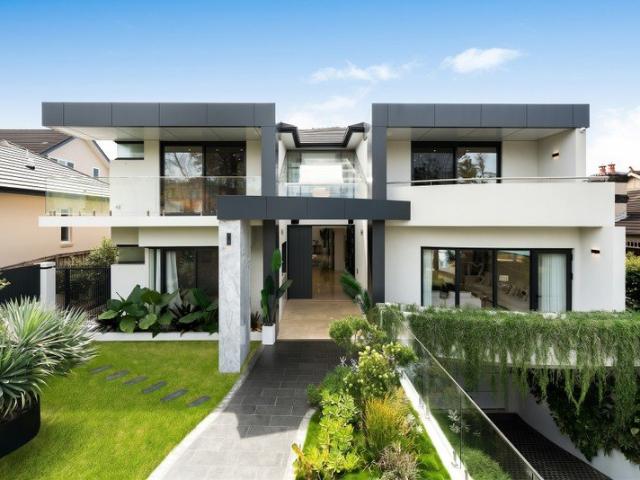 Tri level luxury entertainer in blue ribbon address