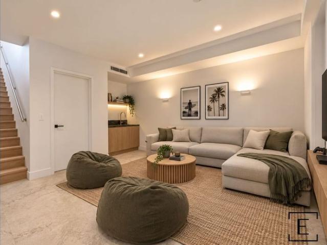TRI LEVEL PRIVATE OASIS