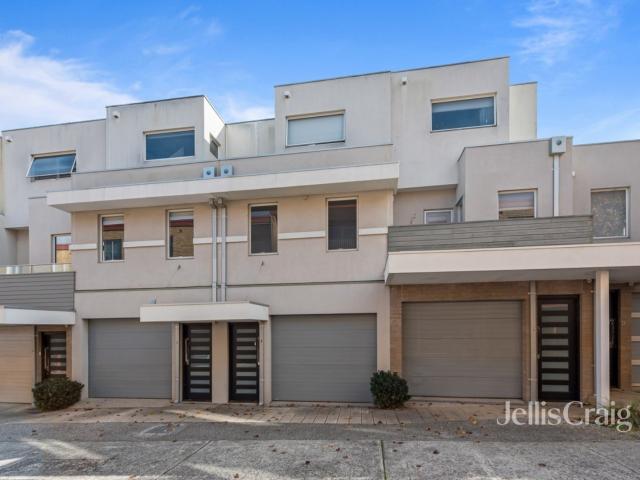 Tri Level Town Home with flexible floorplan!