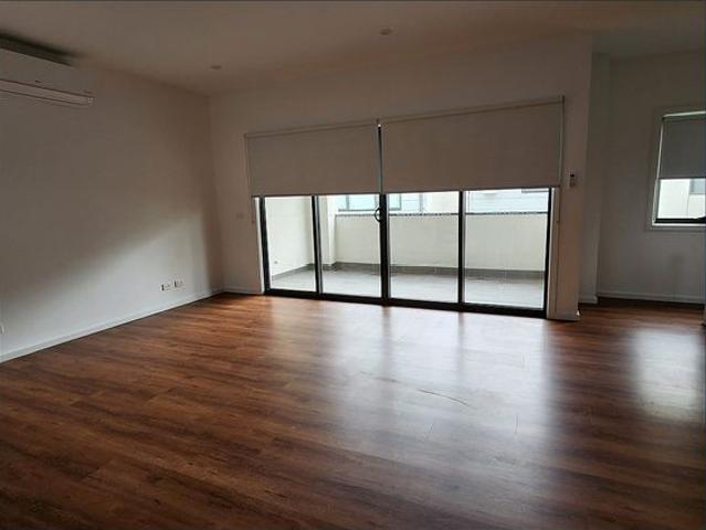 TRI LEVEL TOWNHOUSE IN SUPER LOCATION