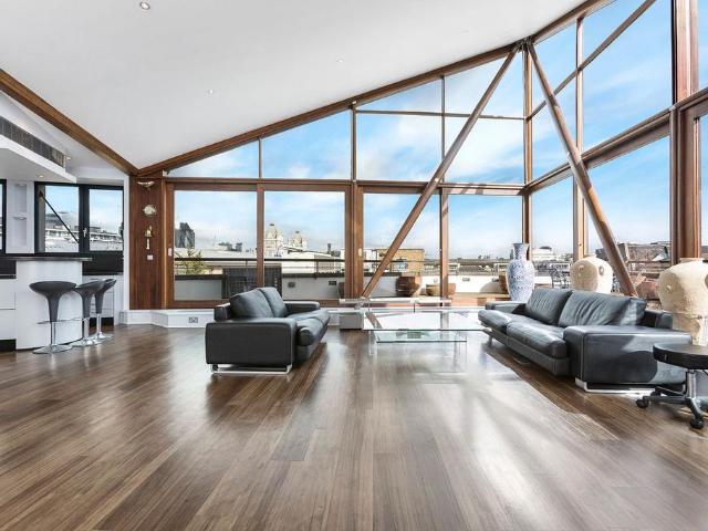 Triangle Court, Three Oak Lane. 3 bed apartment to rent £5,850 pcm £1,350 pw