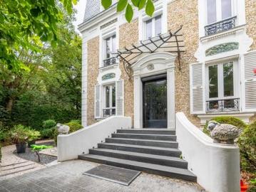 Triangle d'or, belle propriété avec maison de Maître et maison annexe sur jardin et piscine