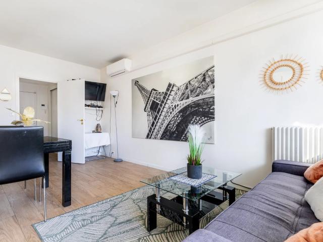 Triangle d'Or. Vues dégagées. 2 pièces de 40m² plein Sud. Balcon